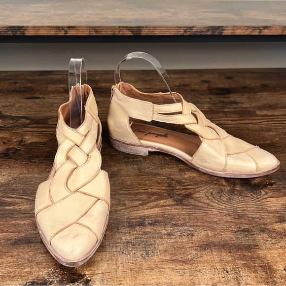 Free‎ people Wonderlust Tan Flats Natural Leather Criss Cross women's 37/6.5 - Picture 1 of 13